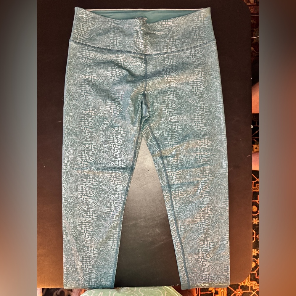BRAND NEW- Calvin Klein Womens Green Animal Print Yoga Capris